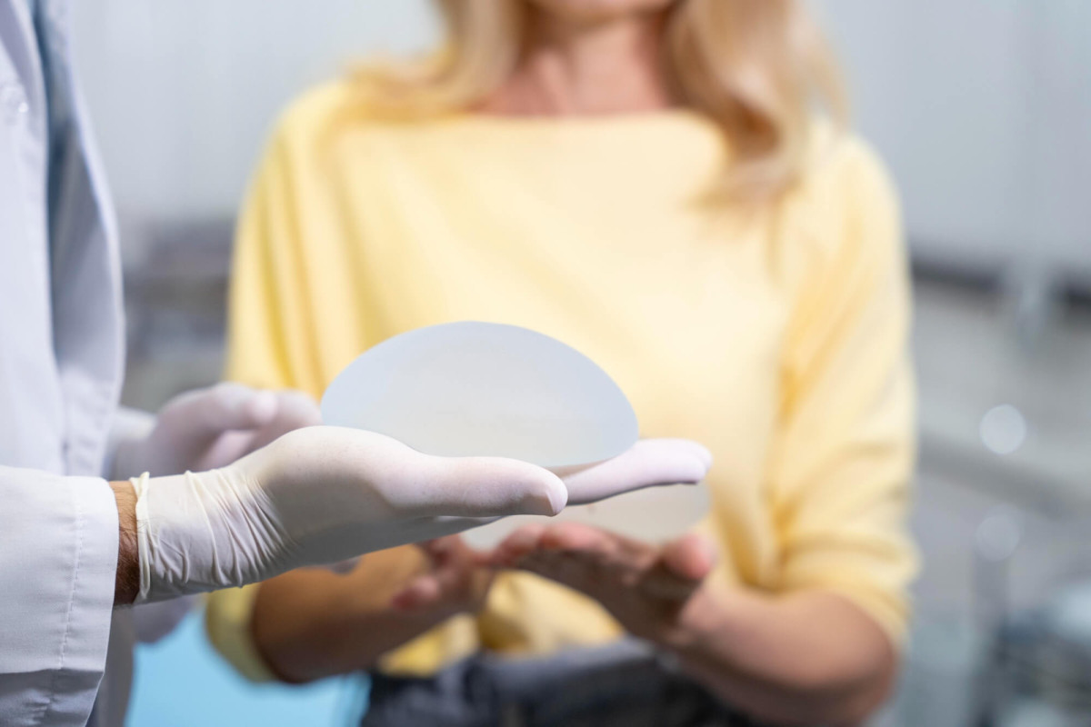 Adeus exagero: por que tantas mulheres estão reduzindo o silicone