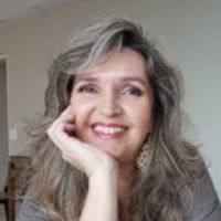 Dr. Cláudia Fonseca Pereira