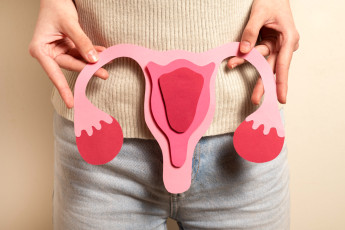estudo_mapeia_cancer_de_ovario_em_16_9_mil_prontuarios_e_aponta_dor_como_sinal_mais_comum.jpg