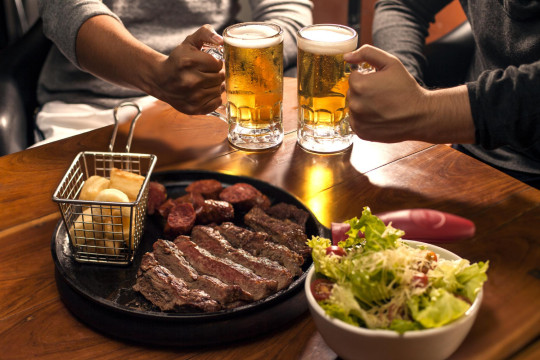 copa_como_evitar_ressaca_e_exageros_com_cerveja_churrasco_e_petiscos.jpg