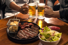 copa_como_evitar_ressaca_e_exageros_com_cerveja_churrasco_e_petiscos.jpg