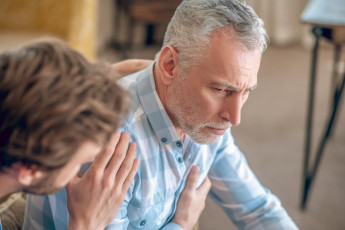 dor_no_peito_6_primeiros_socorros_que_podem_salvar_vidas_segundo_cardiologista.jpg