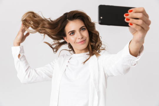 queda_de_cabelo_marketing_nas_redes_pode_levar_a_tratamentos_perigosos_alerta_tricologista.jpg