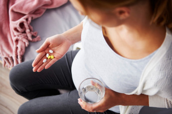 menopausa_5_suplementos_que_exigem_cuidado_para_nao_virar_risco_a_saude.jpg