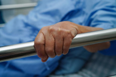cirurgia_para_parkinson_ganha_espaco_quando_remedios_deixam_de_controlar_os_sintomas.jpg