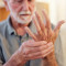 parkinson_avancado_por_que_os_comprimidos_deixam_de_funcionar_com_o_tempo_e_o_que_a_medic.jpg